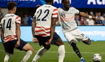 Gaffe pre-partita: due squadre indossavano maglie di colori simili