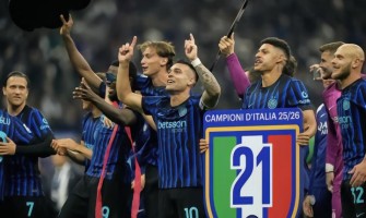 Lo stadio San Siro si è trasformato in un mare di blu e nero