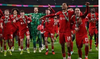 Possono toccare il cartello!